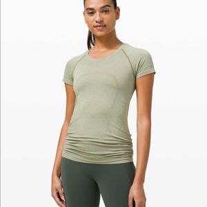 Lululemon Swiftly Tech Short Sleeve 2.0 - size 8